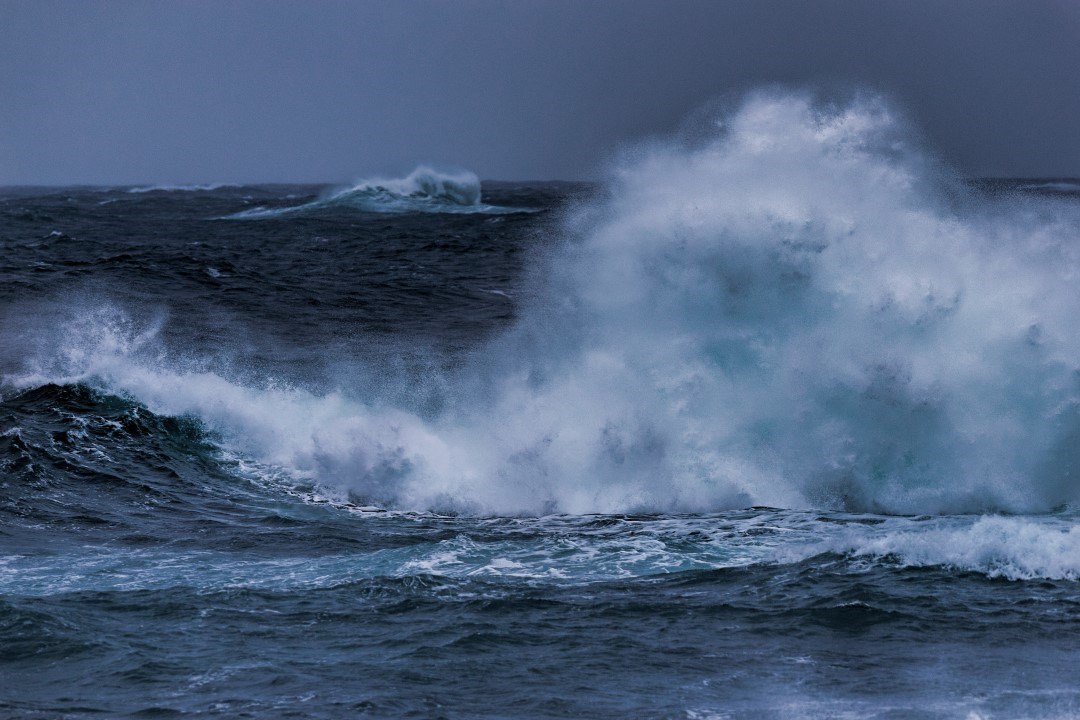 Høye bølger. Foto.